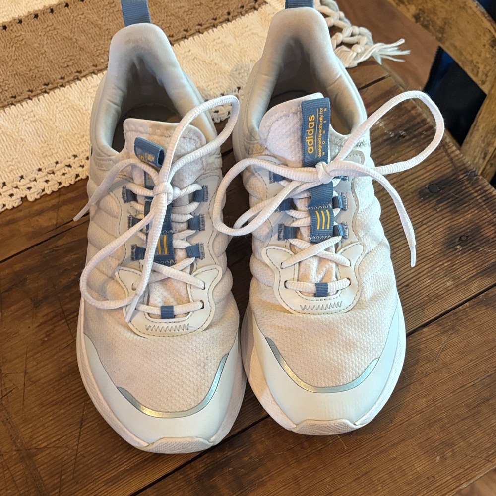 Adidas Women's Cloudfoam Sneakers size 9